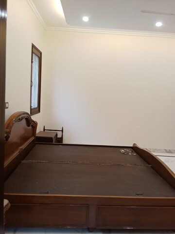Furnished Amenities in 3 BHK Builder Floor at Vasant Vihar – for Rent