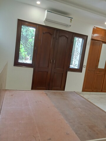 Room in 3 BHK Builder Floor at Vasant Vihar – for Rent