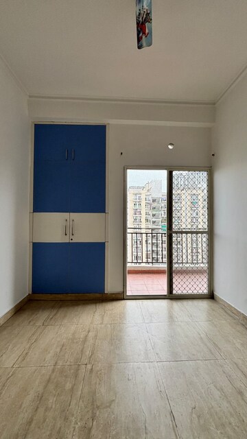 Room in 3 BHK Apartment at Godrej Woods, Sector 43 – for Rent