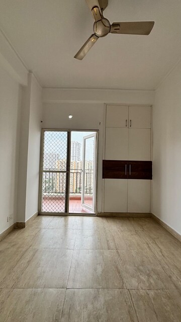 Room in 3 BHK Apartment at Godrej Woods, Sector 43 – for Rent
