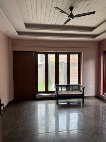 Living Room in 6 BHK Independent House at Sector 44 – for Rent