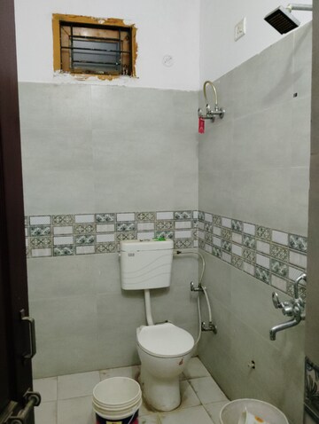 Bathroom in 4 BHK Independent House at Aliganj – for Rent