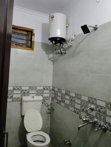 Bathroom in 4 BHK Independent House at Aliganj – for Rent