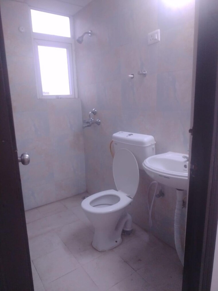 Bathroom, signature-global-park-4-and-5 2.5 Bedroom 1120 Sq.Ft. Apartment In Sohna Sector 36 Gurgaon 9125281