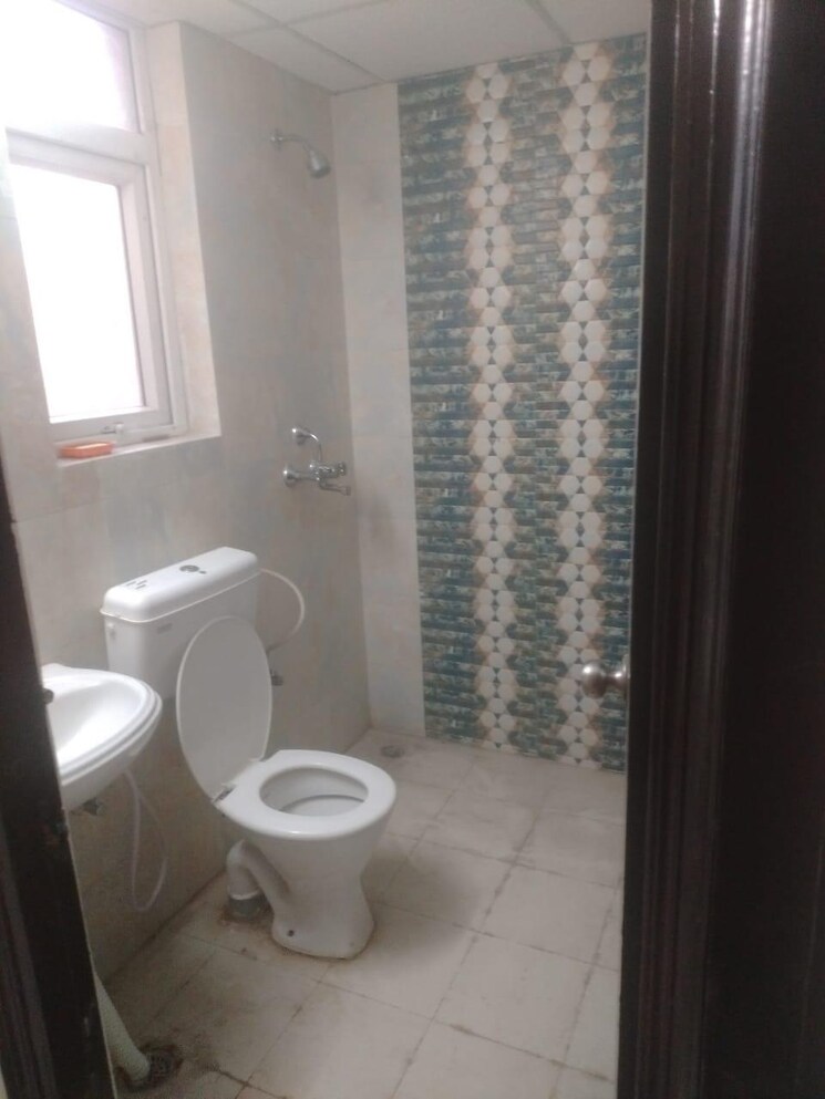 Bathroom, signature-global-park-4-and-5 2.5 Bedroom 1120 Sq.Ft. Apartment In Sohna Sector 36 Gurgaon 9125281