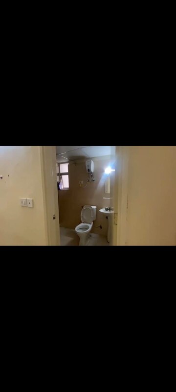 Room in 2 BHK Builder Floor at Panchsheel Greens II, Sector 16 Greater Noida – for Rent