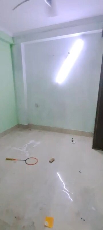 Room in 3 BHK Builder Floor at Maan Heights, Gaur City 1 – for Rent