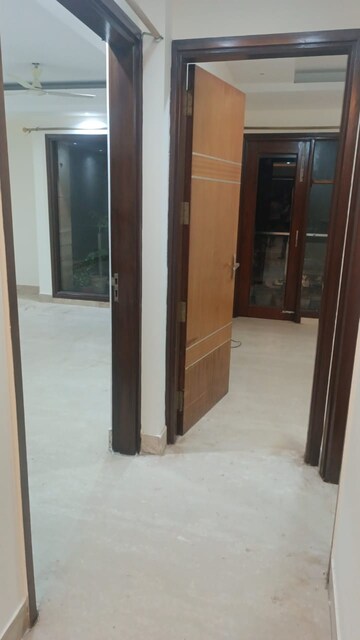 Room in 3 BHK Builder Floor at Chittaranjan Park – for Rent