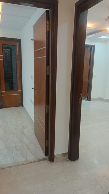 Room in 3 BHK Builder Floor at Chittaranjan Park – for Rent