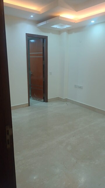 Room in 3 BHK Builder Floor at Chittaranjan Park – for Rent