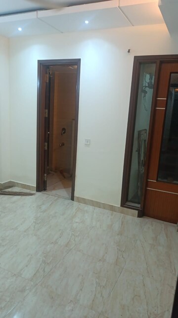 Room in 3 BHK Builder Floor at Chittaranjan Park – for Rent