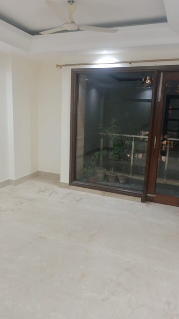 Room in 3 BHK Builder Floor at Chittaranjan Park – for Rent