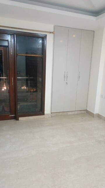 Room in 3 BHK Builder Floor at Chittaranjan Park – for Rent