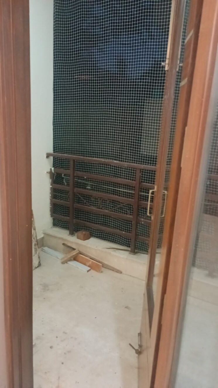 Bathroom, chittaranjan park 3 Bedroom 1300 Sq.Ft. Builder Floor In Chittaranjan Park Delhi 9125313