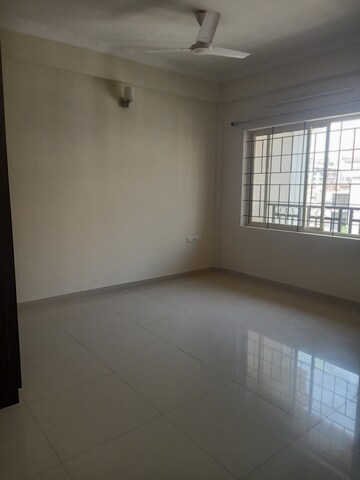 Room in 3 BHK Apartment at Wild Grass, Koramangala – for Rent