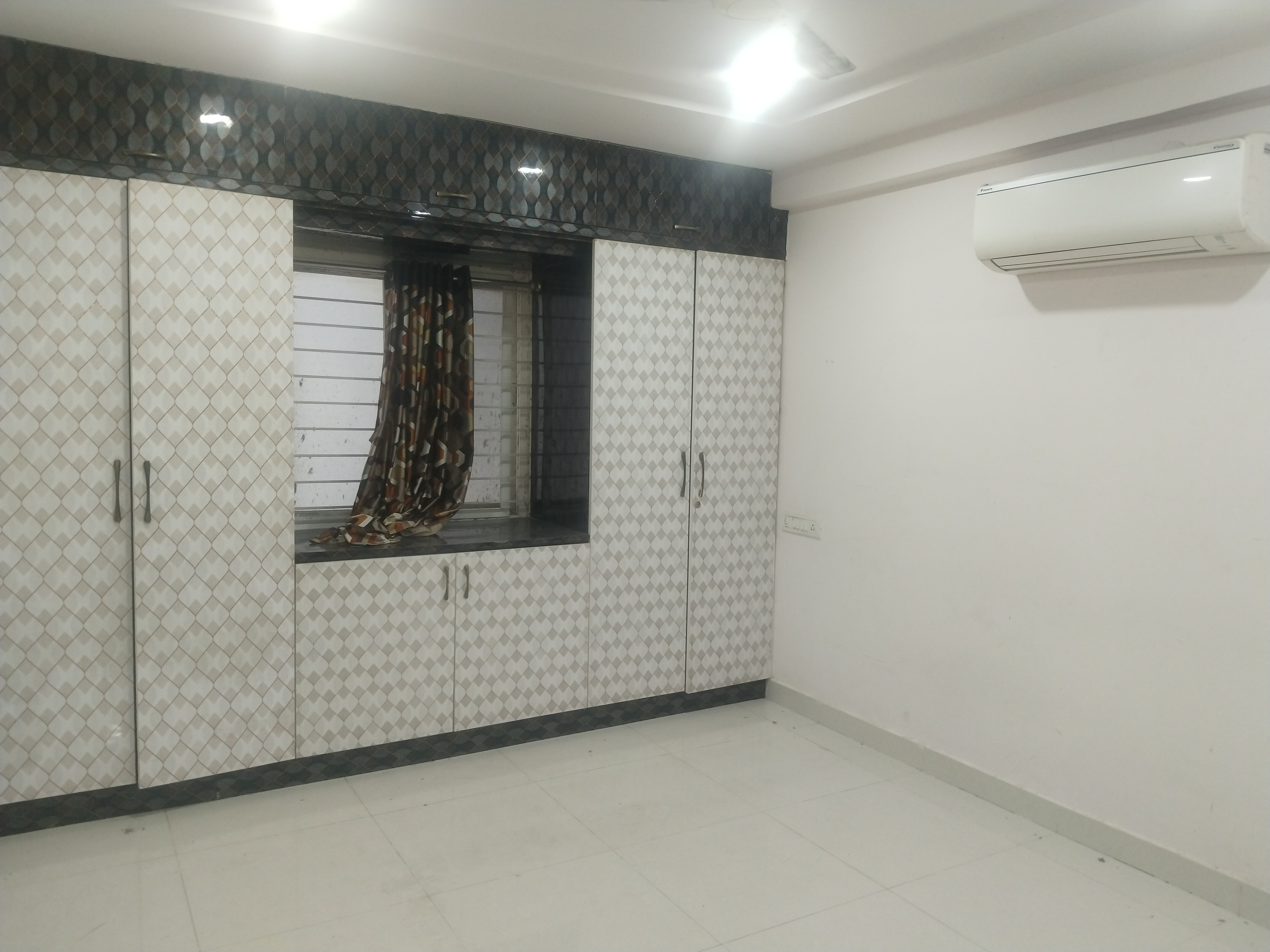 2 BHK + Servant Room Apartment For Rent in SM Residency Madhapur