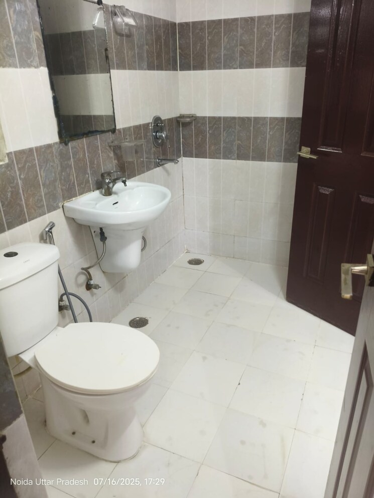 Bathroom, prateek-laurel 2.5 Bedroom 1135 Sq.Ft. Apartment In Sector 120 Noida 9125332