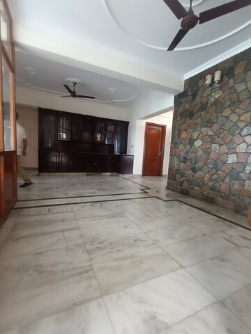 3.5 BHK Apartment For Rent in Mayur Vihar Phase 1 Extension