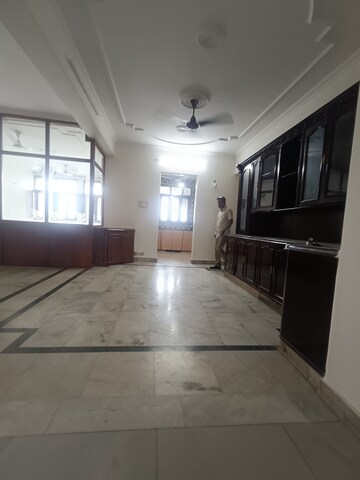 Building Lobby in 3.5 BHK Apartment at Mayur Vihar Phase 1 Extension – for Rent