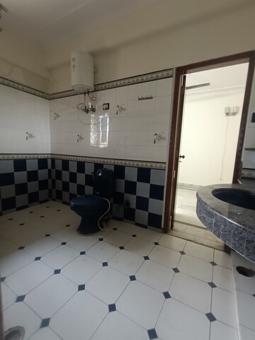 Washroom in 3.5 BHK Apartment at Mayur Vihar Phase 1 Extension – for Rent