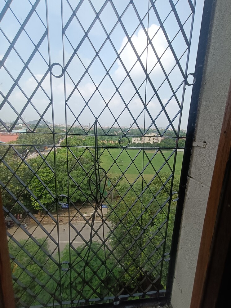 Balcony, mayur vihar phase 1 extension 3.5 Bedroom 1250 Sq.Ft. Apartment In Mayur Vihar Phase 1 Extension Delhi 9125360