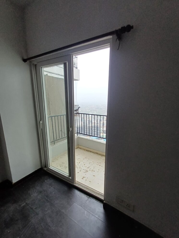 Room, paras-seasons 2 Bedroom 985 Sq.Ft. Apartment In Sector 168 Noida 9125368