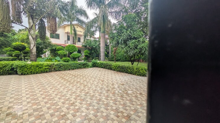 Garden, sector 135  1005 Sq.Yd. Plot In Sector 135 Noida 9125372