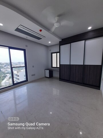 Room in 3 BHK Apartment at Aparna One, Shaikpet – for Rent