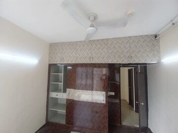 Room in 3 BHK Apartment at Mahagun Mywoods, Sector 16c Greater Noida – for Rent