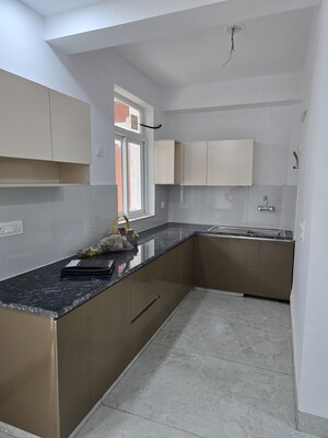 Kitchen in 2.5 BHK Builder Floor at Tdi City – for Sale