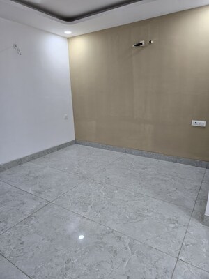 Room in 2.5 BHK Builder Floor at Tdi City – for Sale