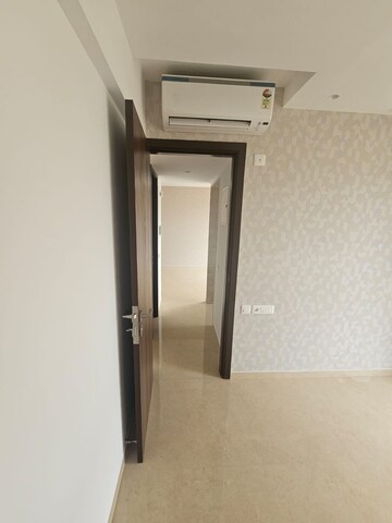 Room in 1 BHK Apartment at Hiranandani Highland, Powai – for Rent
