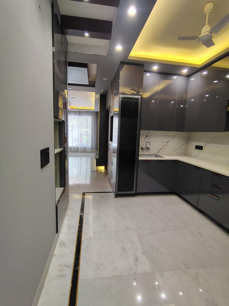 Kitchen, chittaranjan park 3 Bedroom 160 Sq.Yd. Builder Floor In Chittaranjan Park Delhi 9125512