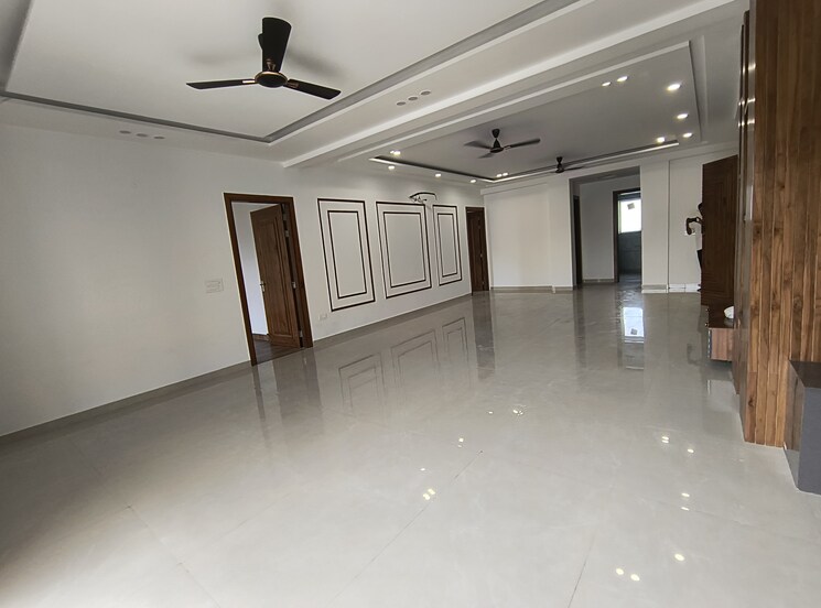 Room, green fields colony 4 Bedroom 450 Sq.Yd. Builder Floor In Green Fields Colony Faridabad 9125511