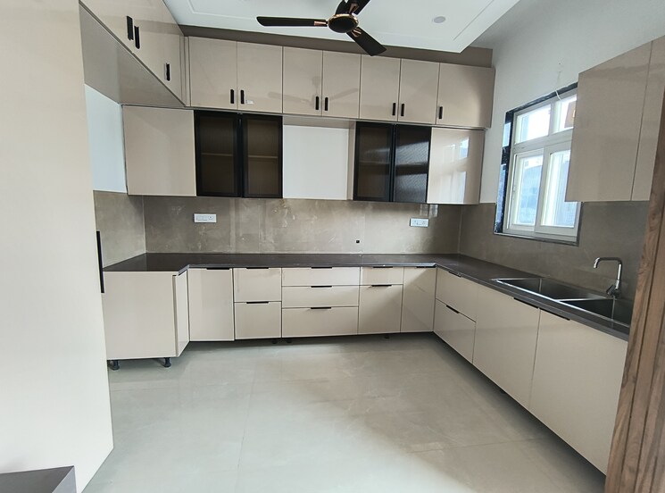 Kitchen, green fields colony 4 Bedroom 450 Sq.Yd. Builder Floor In Green Fields Colony Faridabad 9125511