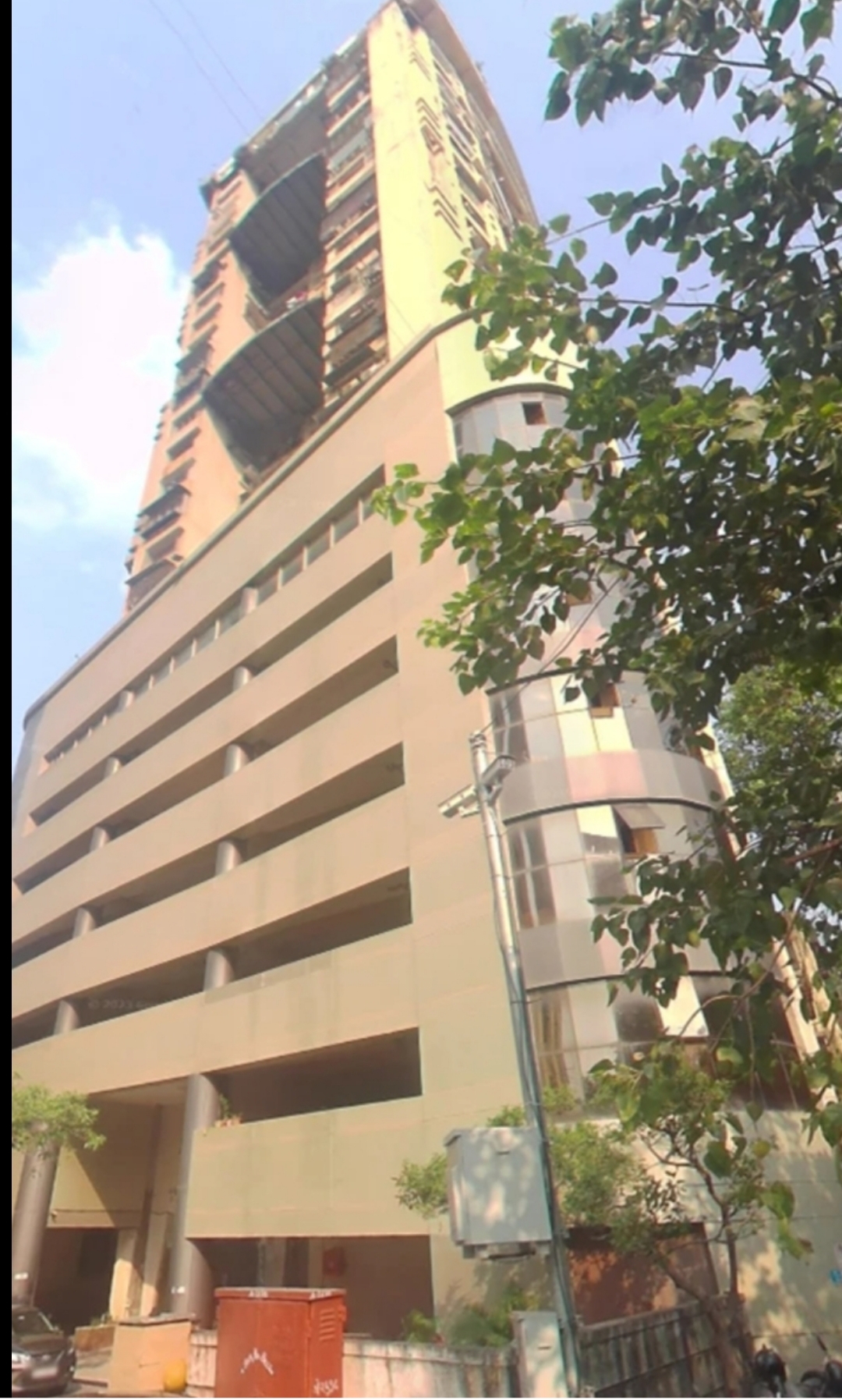 5 BHK + Servant Room Apartment For Rent in Gamdevi