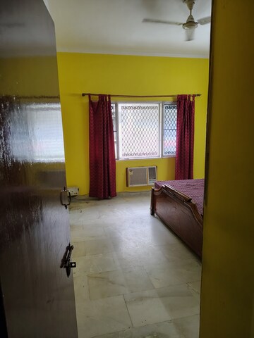 Room in 2 BHK Apartment at Windsor and Nova Society, Ahinsa Khand 2 – for Rent
