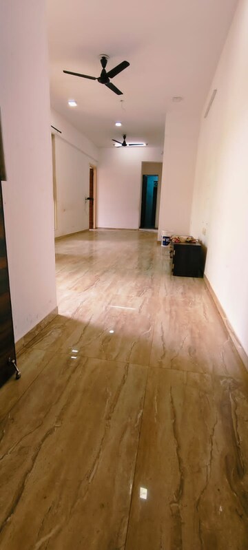 Room in 2 BHK Apartment at Tulipia And Tilia Apartment, Chandivali – for Rent