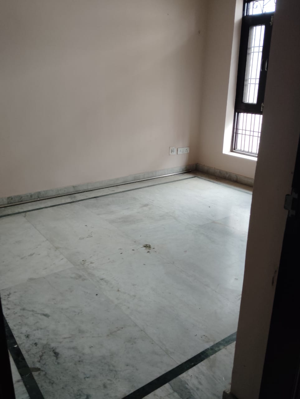 2 BHK + Pooja Room,Servant Room,Study Room,Extra Room Builder Floor For Rent in Green Fields Colony
