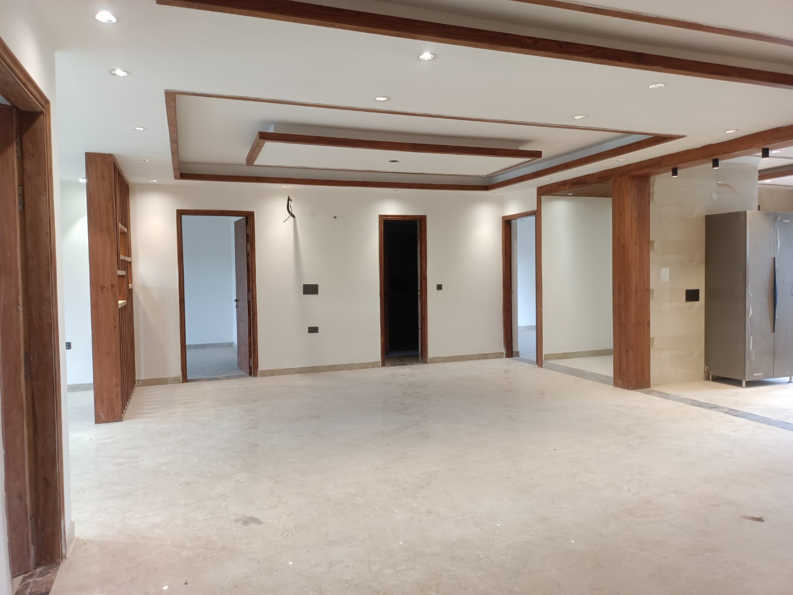 5 BHK + Pooja Room,Servant Room,Study Room,Extra Room Builder Floor For Rent in Green Fields Colony