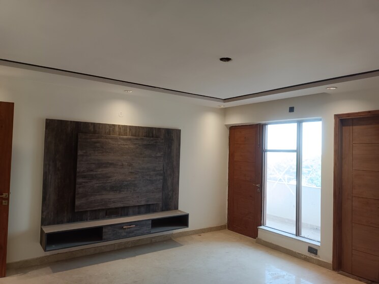 Room, green fields colony 5 Bedroom 545 Sq.Yd. Builder Floor In Green Fields Colony Faridabad 9125570