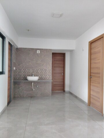 Room in 4 BHK Apartment at Shahibagh – for Sale