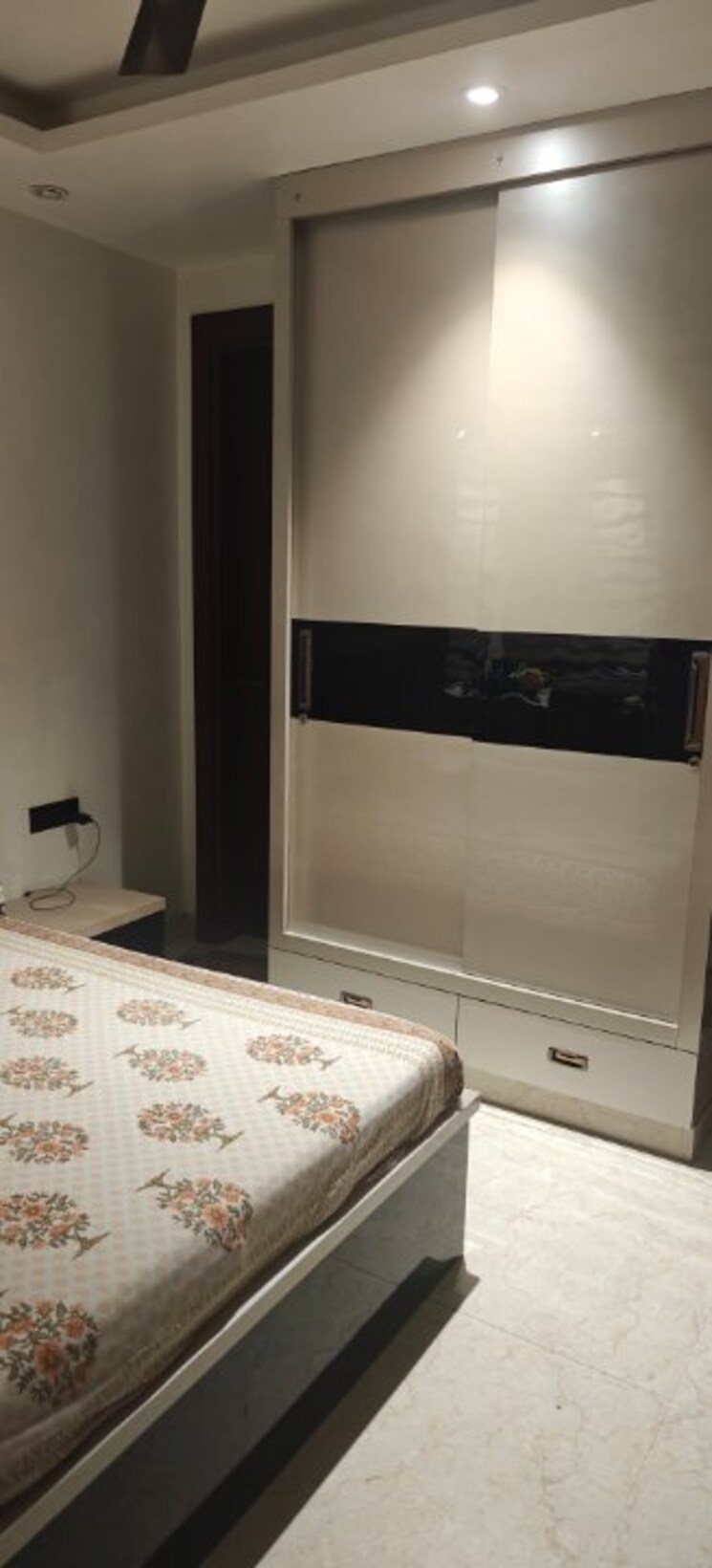 Room, patparganj 3 Bedroom 1500 Sq.Ft. Apartment In Patparganj Delhi 9125594