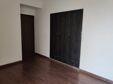 Room in 2 BHK Apartment at BPTP Discovery Park, Sector 80 – for Rent