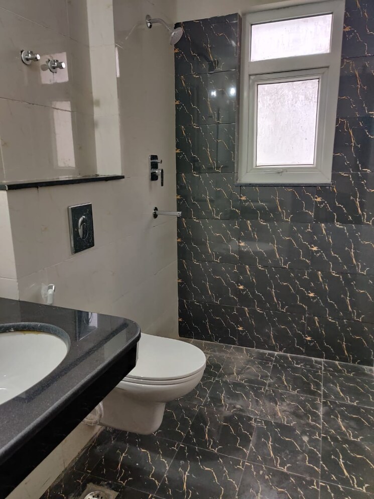 Bathroom, bptp-discovery-park 2 Bedroom 1120 Sq.Ft. Apartment In Sector 80 Faridabad 9125600
