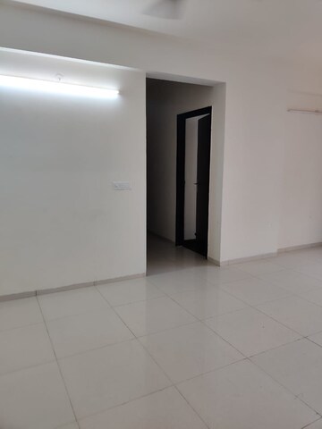 Room in 2 BHK Apartment at BPTP Discovery Park, Sector 80 – for Rent