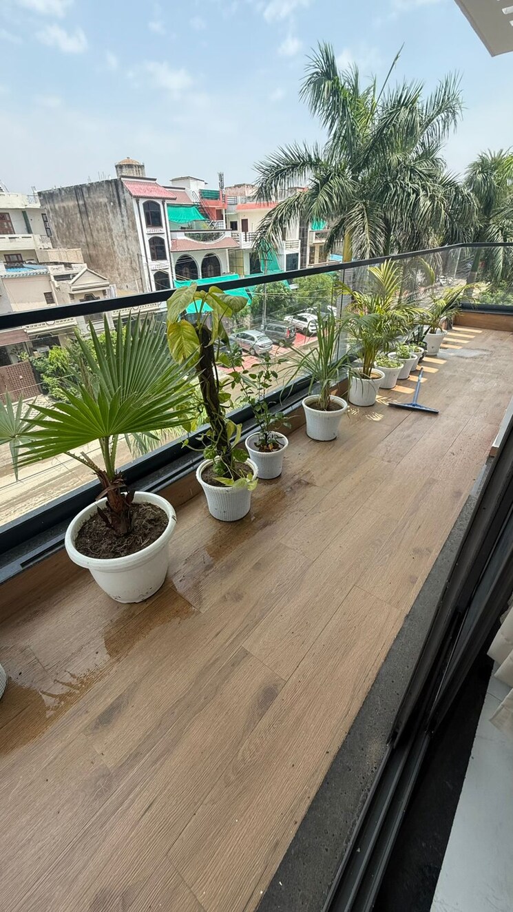 Balcony, sector 10a 3 Bedroom 380 Sq.Yd. Builder Floor In Sector 10a Gurgaon 9125605