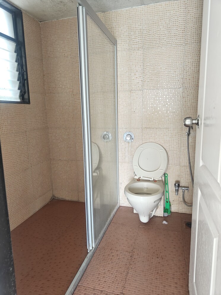Bathroom, bramhacorp-emerald-county 3 Bedroom 1550 Sq.Ft. Apartment In Kondhwa Pune 9125654