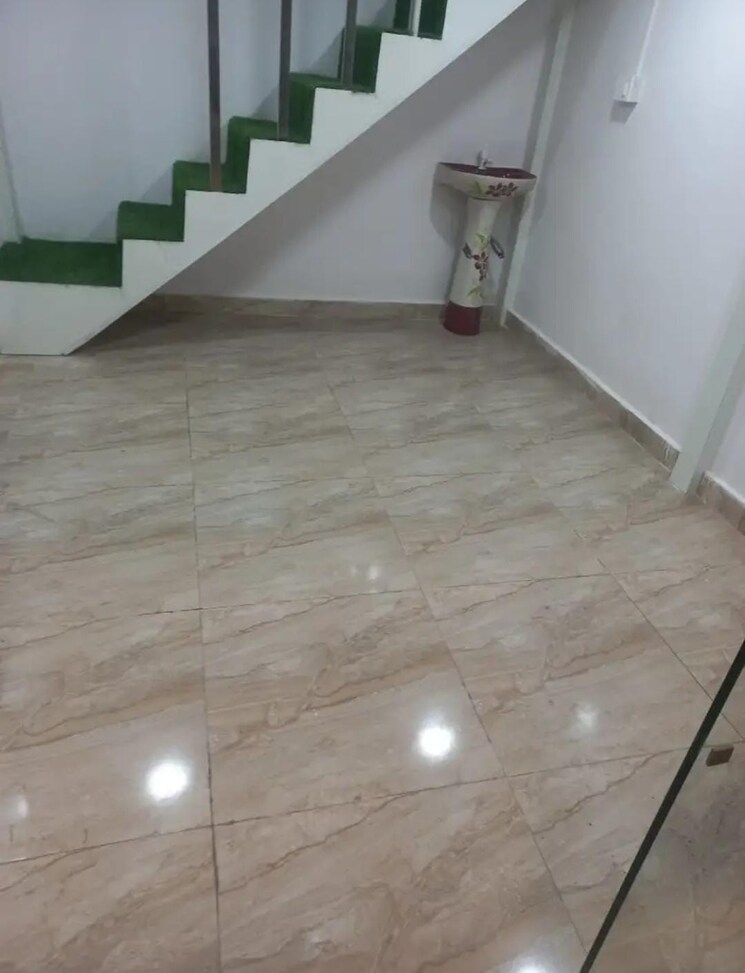 Room, gaur-city-center Commercial Shop 180 Sq.Ft. In Sector 4 Greater Noida Greater Noida 9125649