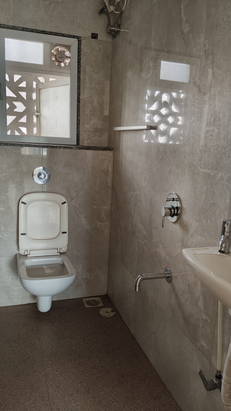 Bathroom, rohan-lifescapes-aquino 3 Bedroom 1545 Sq.Ft. Apartment In Prabhadevi Mumbai 9125683
